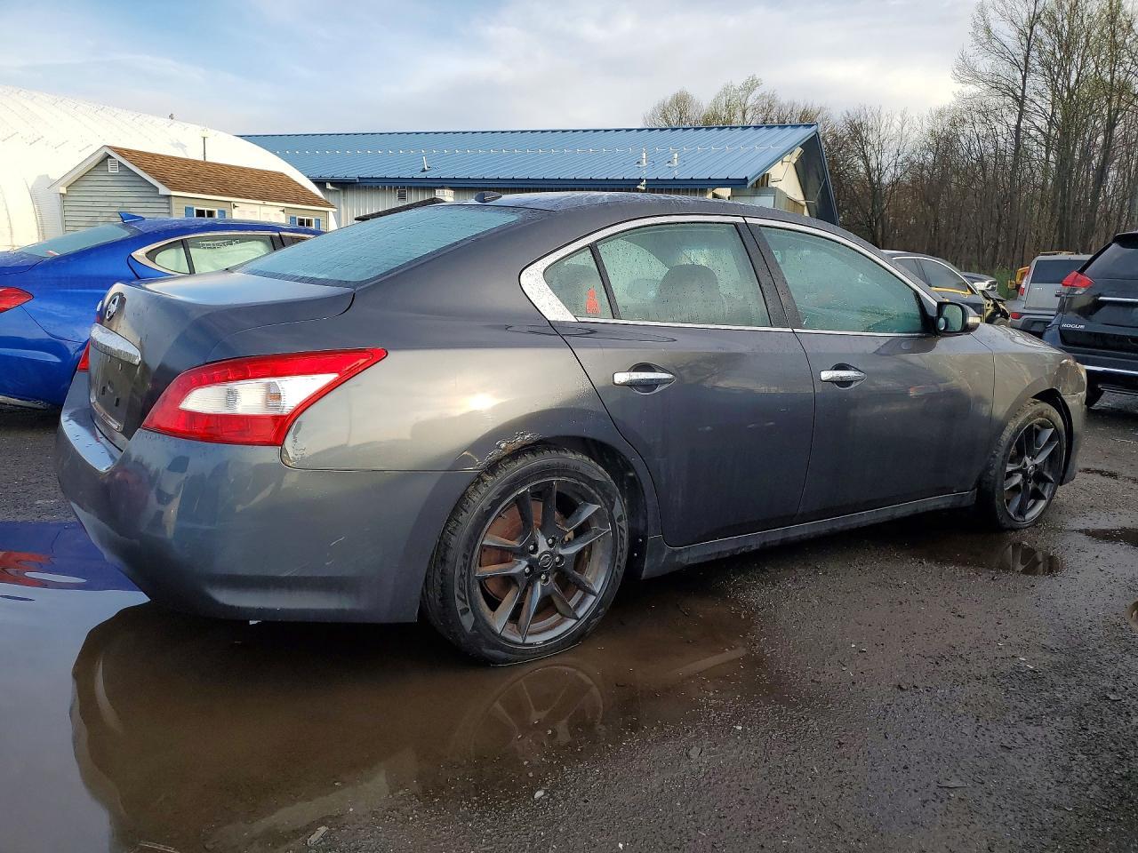 2010 NISSAN Maxima