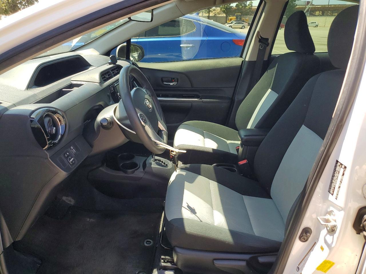2016 TOYOTA Prius c