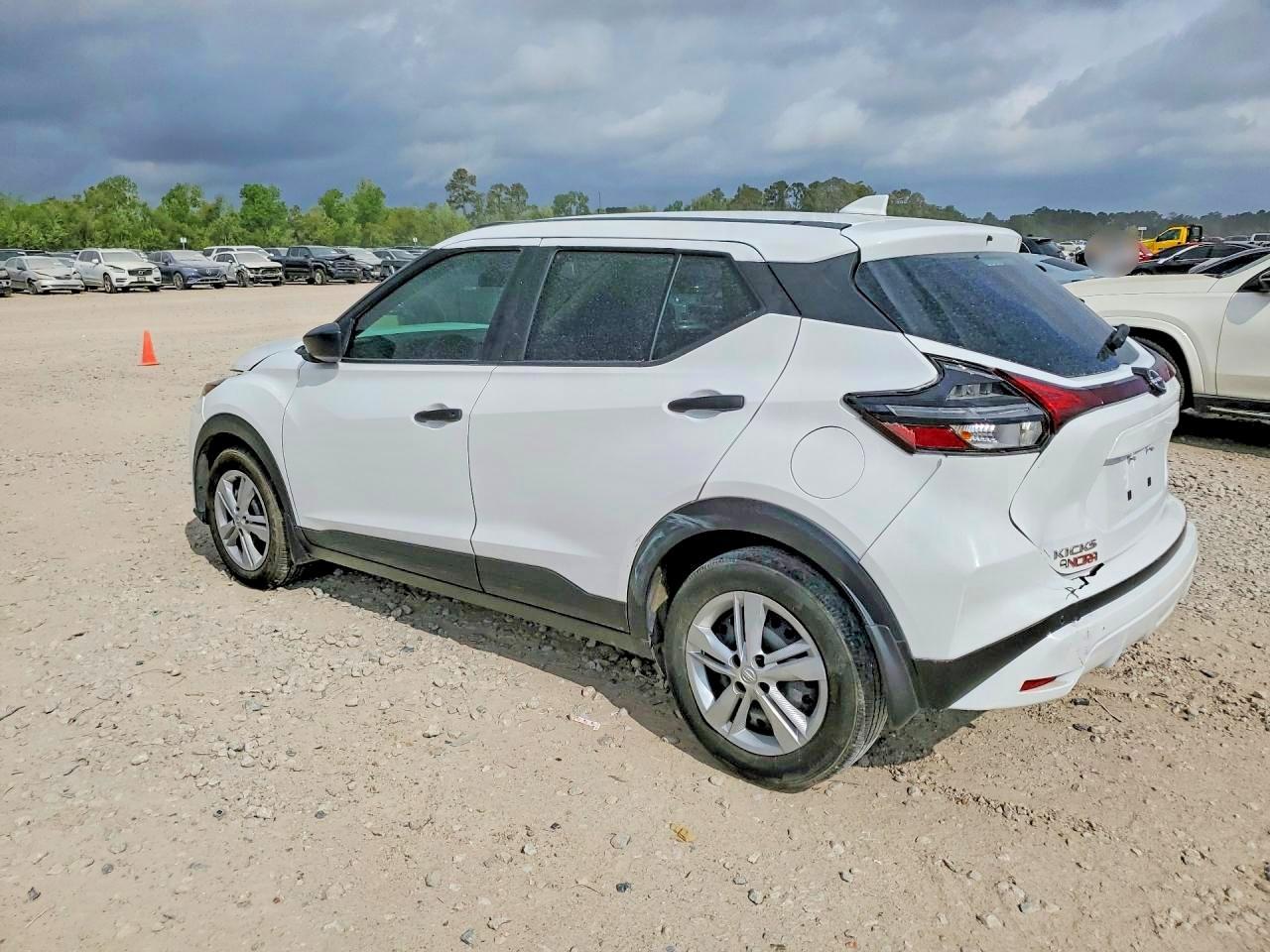 2024 NISSAN KICKS