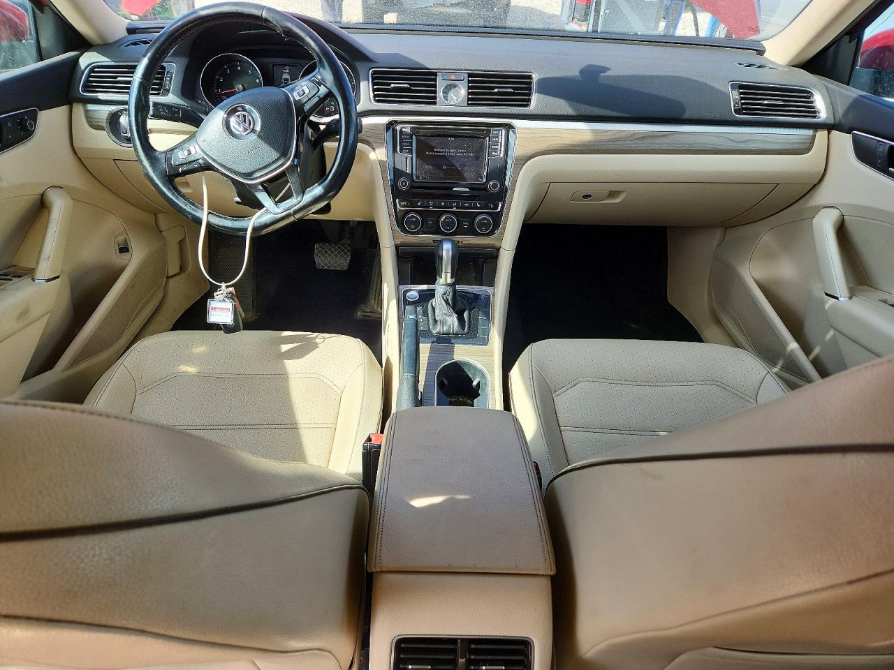 2017 VOLKSWAGEN Passat