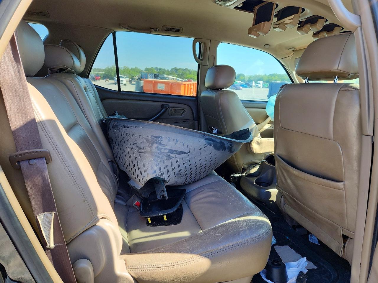 2004 TOYOTA Sequoia