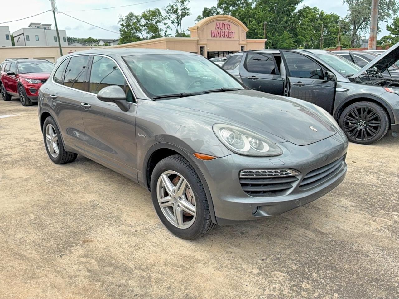 2013 PORSCHE CAYENNE