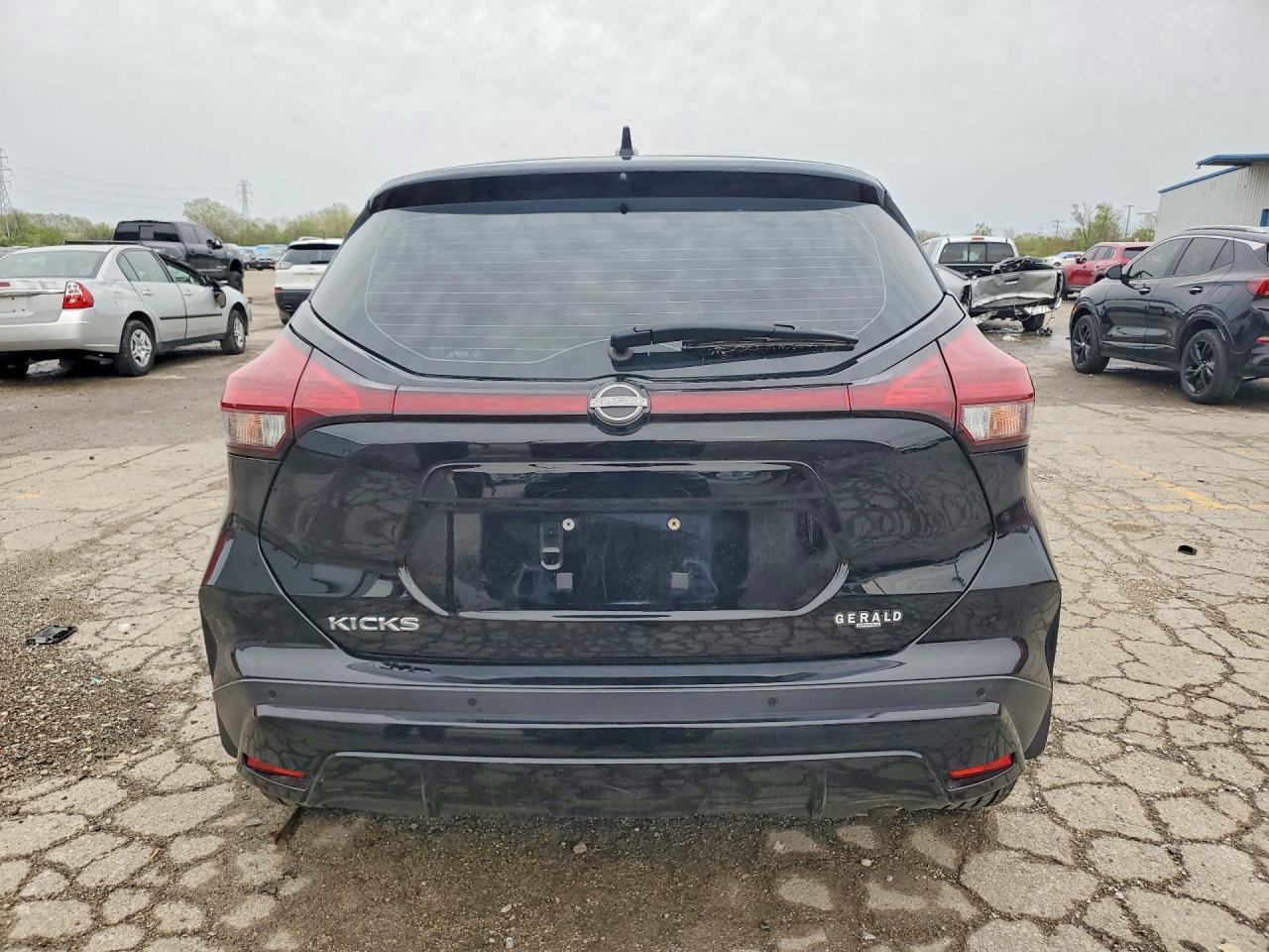 2022 NISSAN KICKS