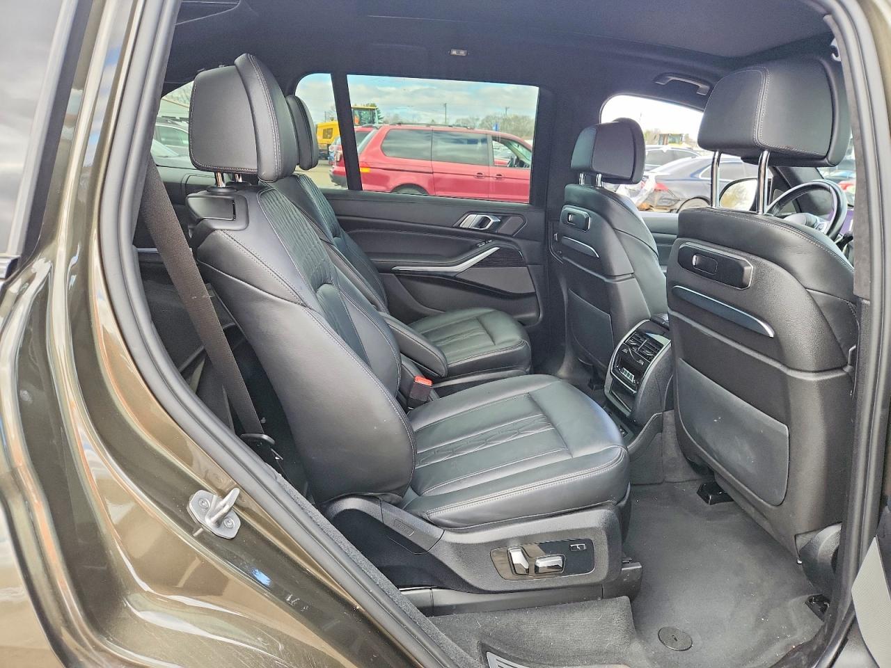 2023 BMW X7
