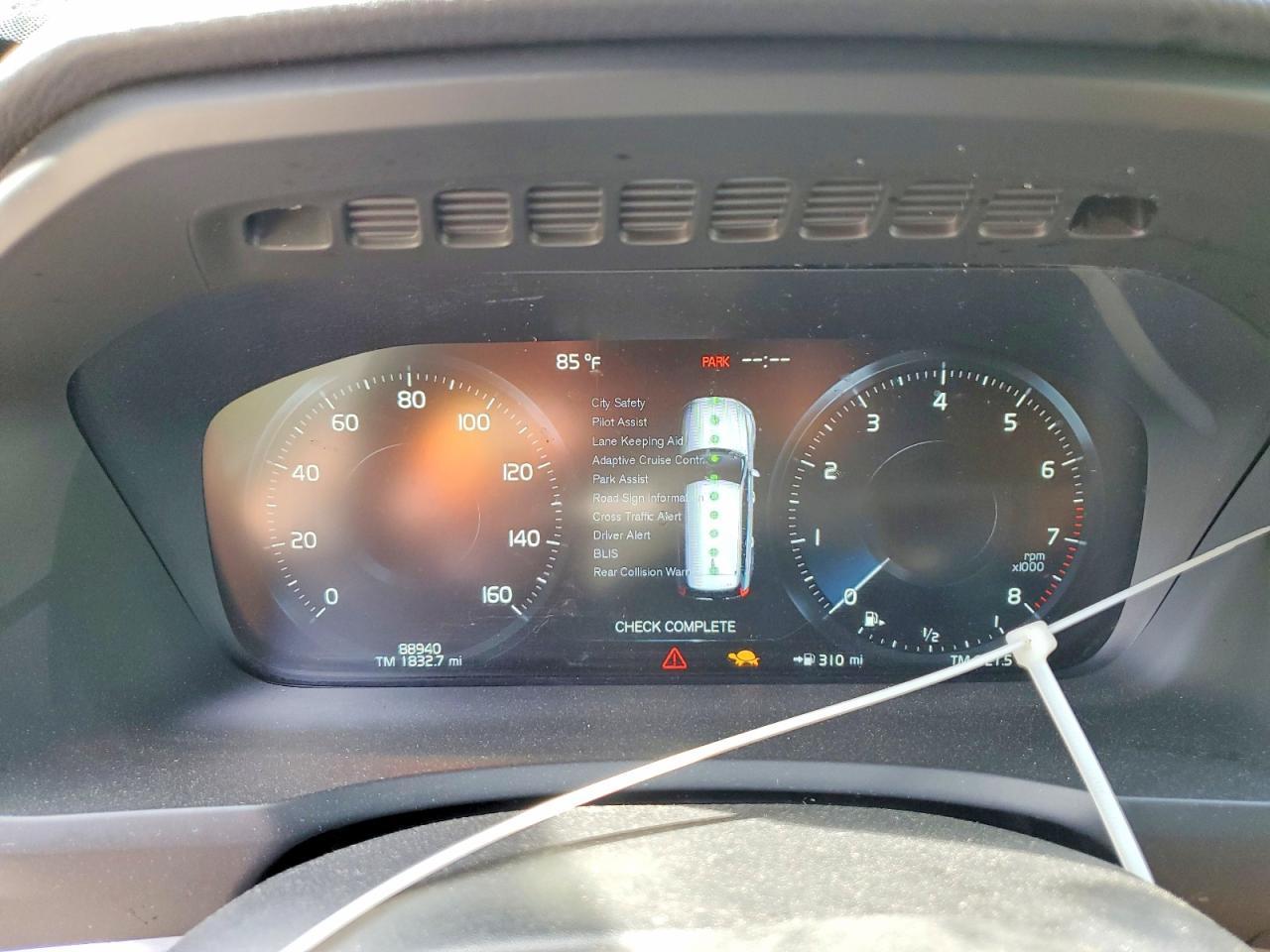 2018 VOLVO XC90