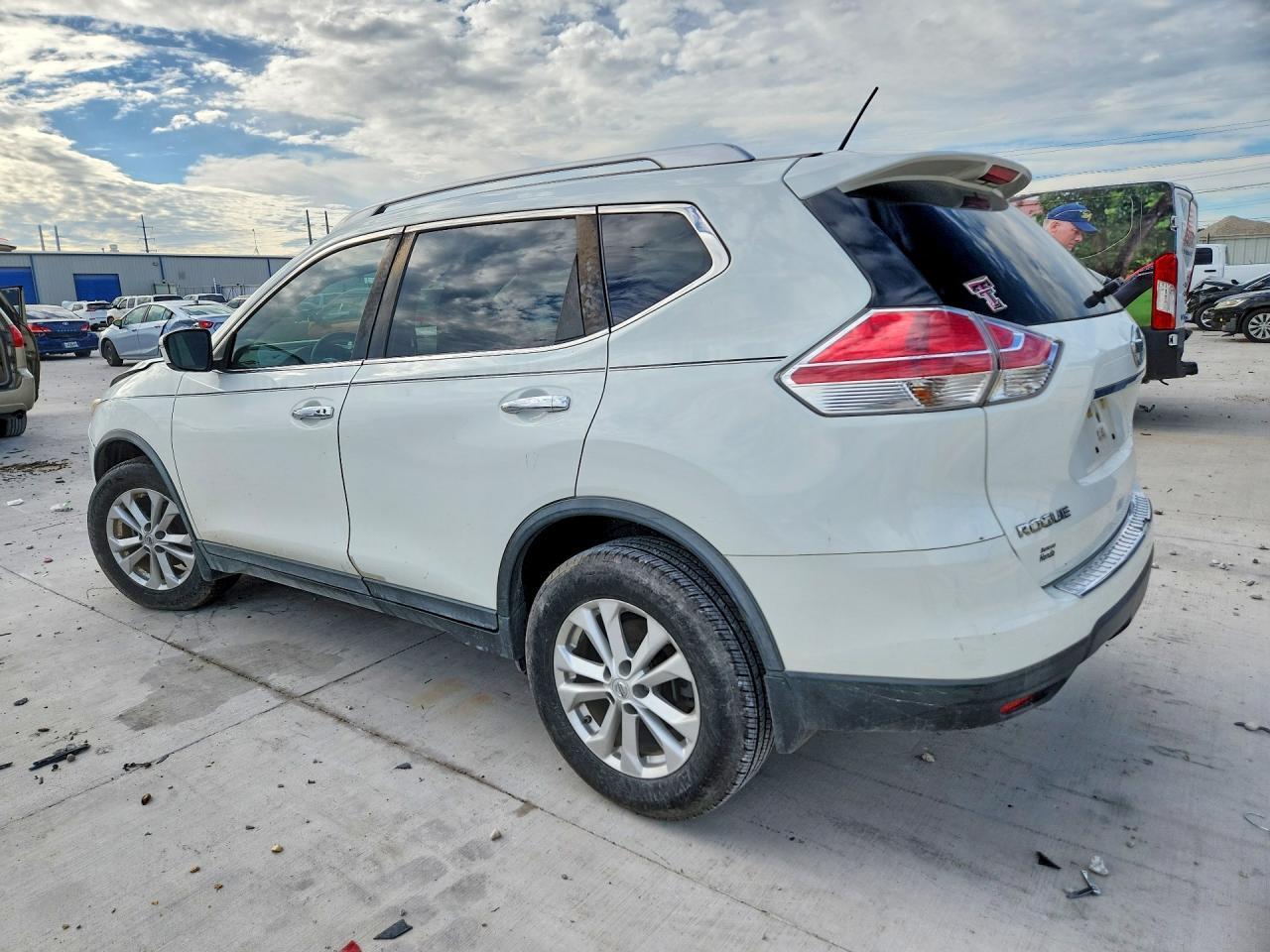 2016 NISSAN ROGUE