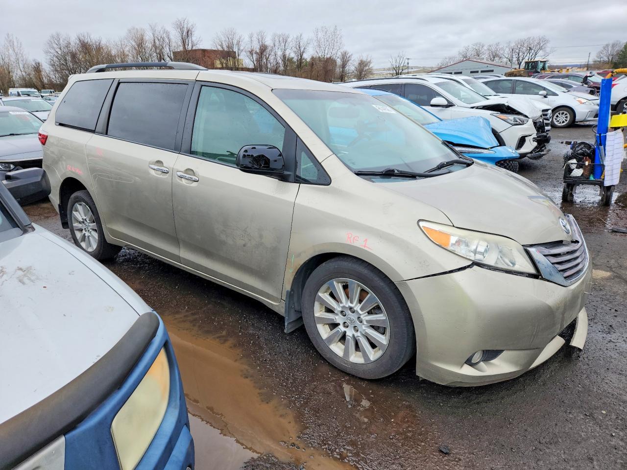 2015 TOYOTA SIENNA