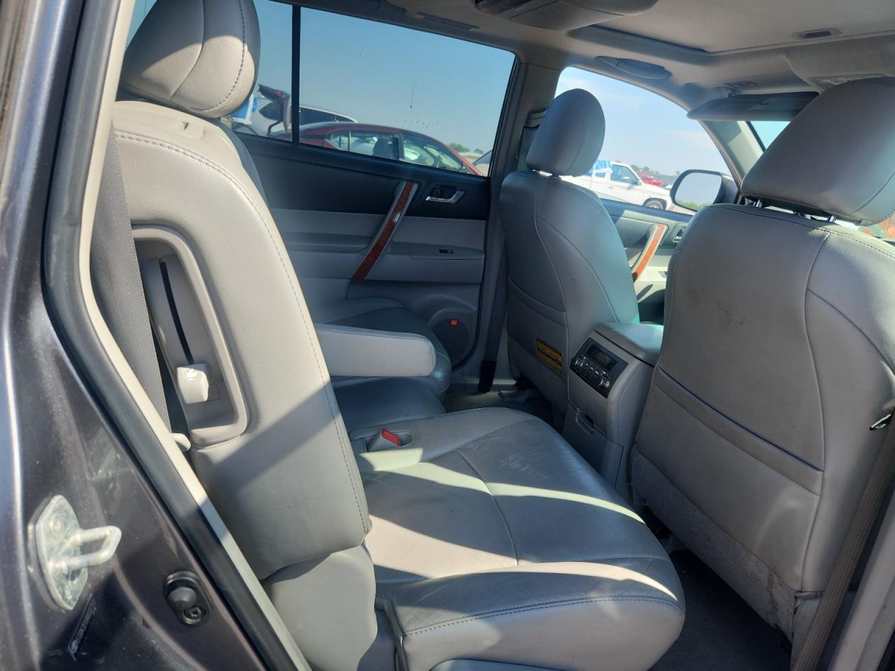 2010 TOYOTA HIGHLANDER
