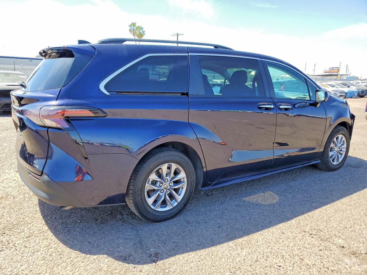 2024 TOYOTA SIENNA
