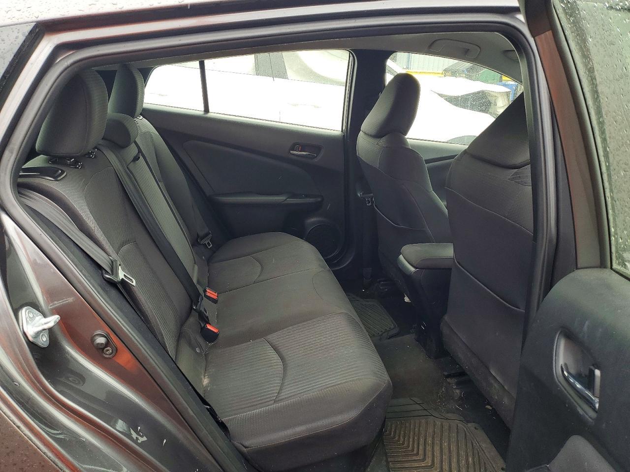 2016 TOYOTA PRIUS
