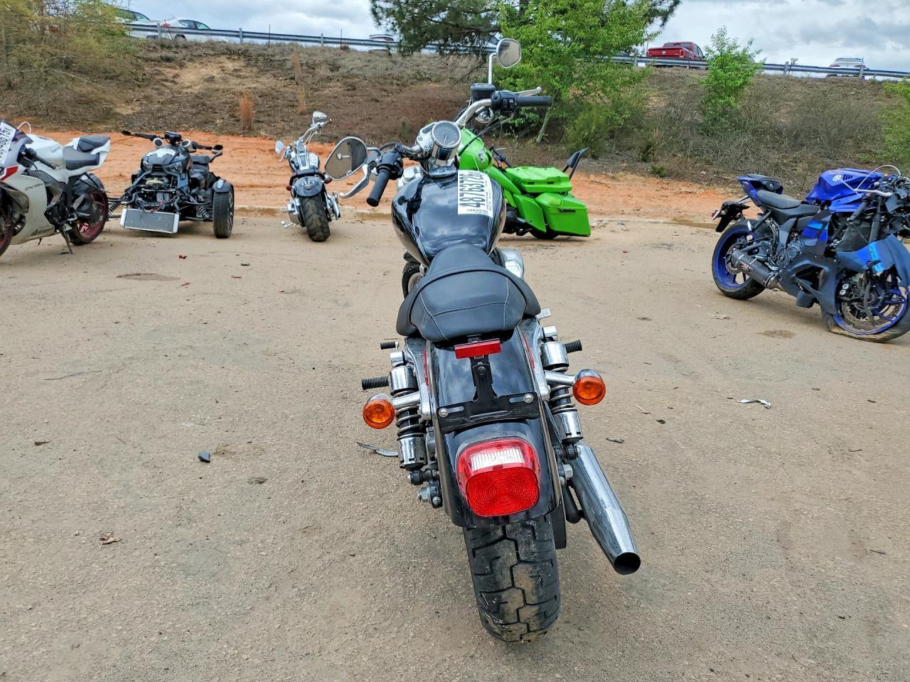 2005 HARLEY-DAVIDSON Xl883