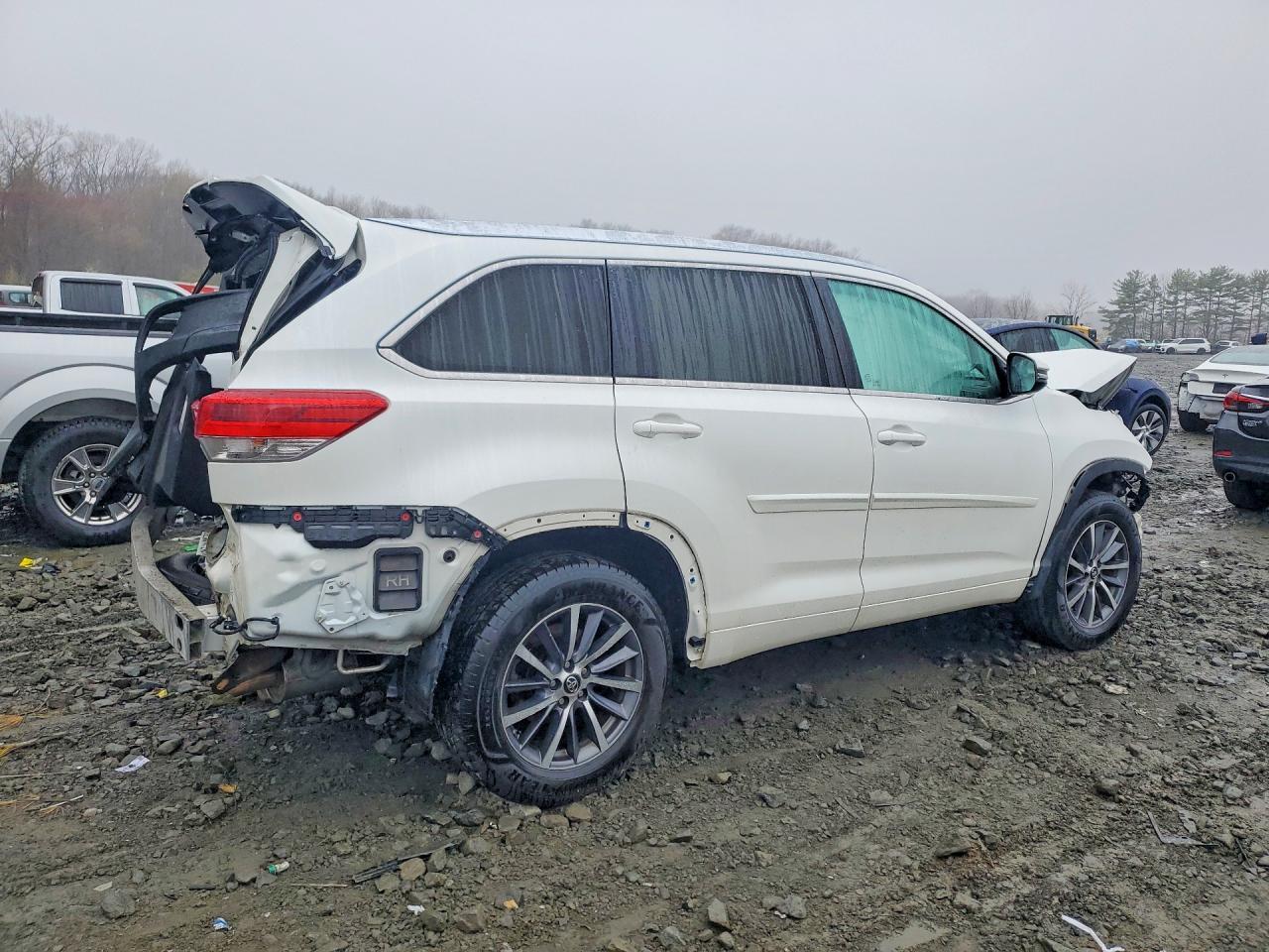 2017 TOYOTA HIGHLANDER