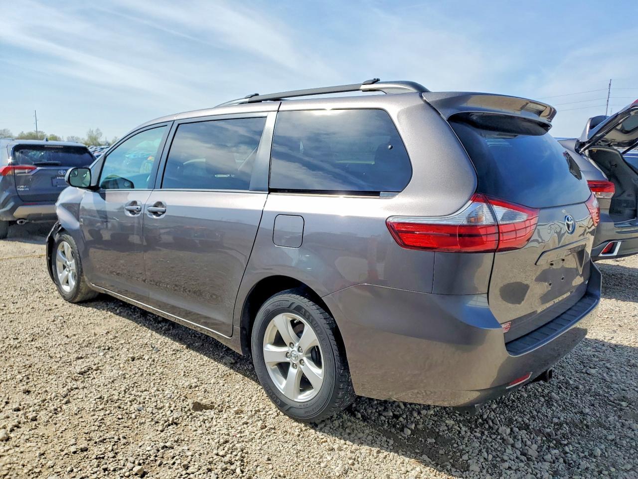 2016 TOYOTA SIENNA