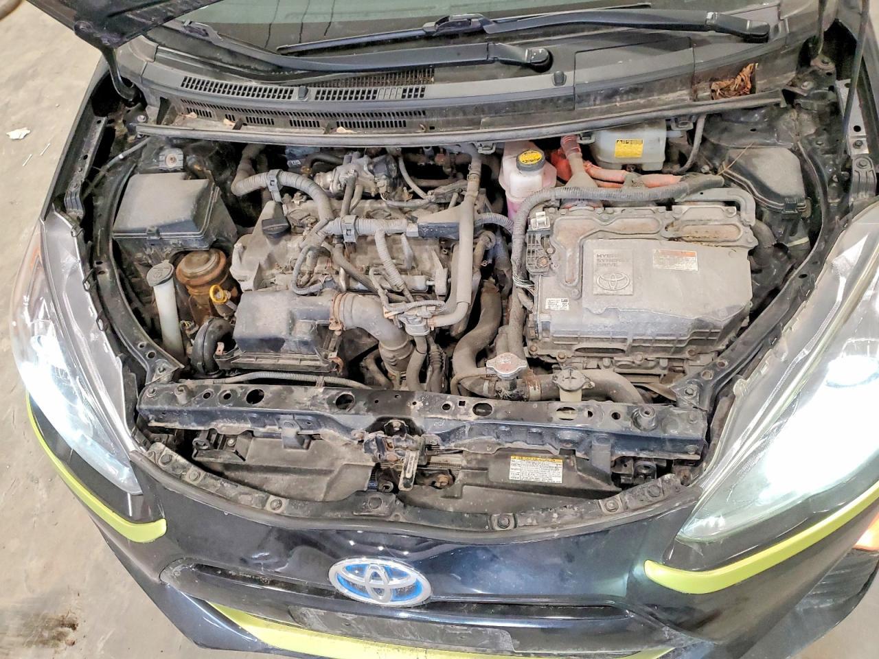 2016 TOYOTA Prius c