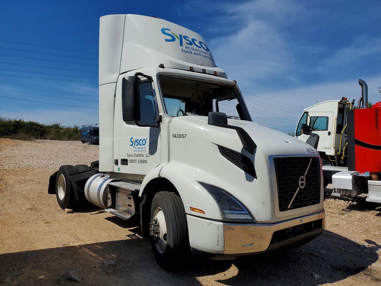 2023 VOLVO VNR