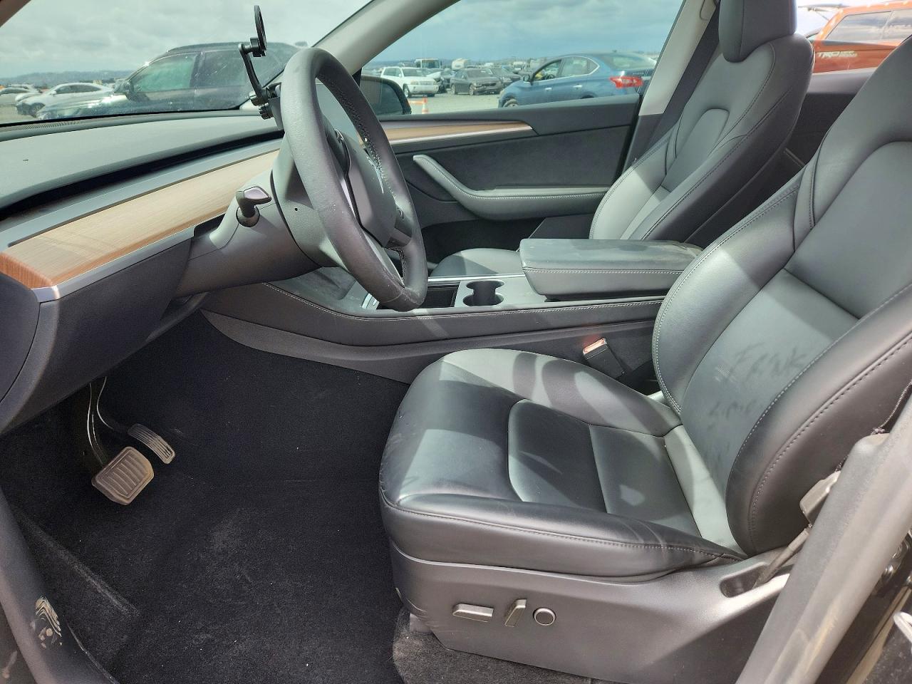 2025 TESLA MODEL Y