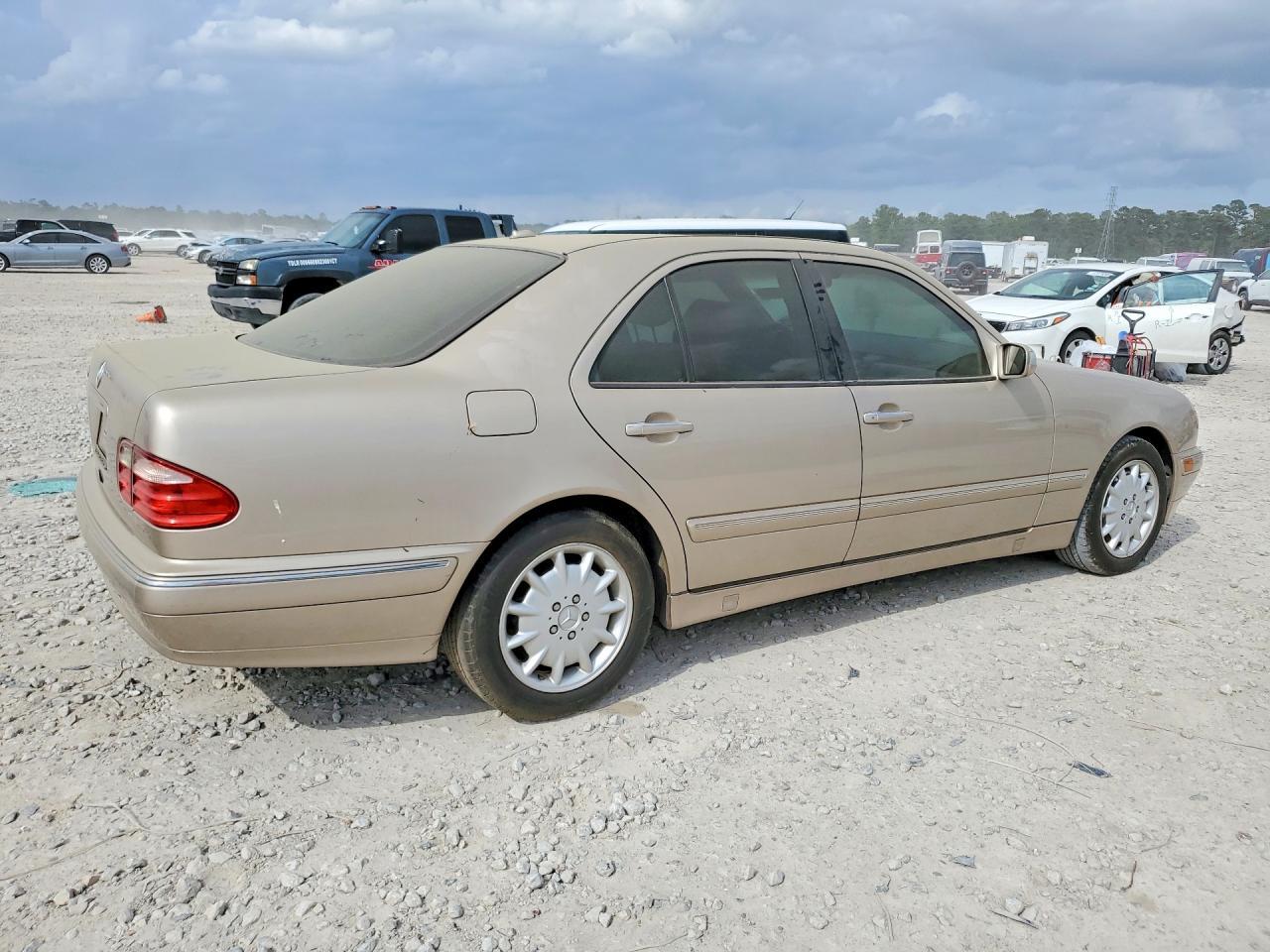 2000 MERCEDES-BENZ E-Class