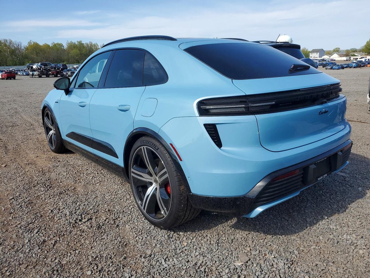 2025 PORSCHE Macan