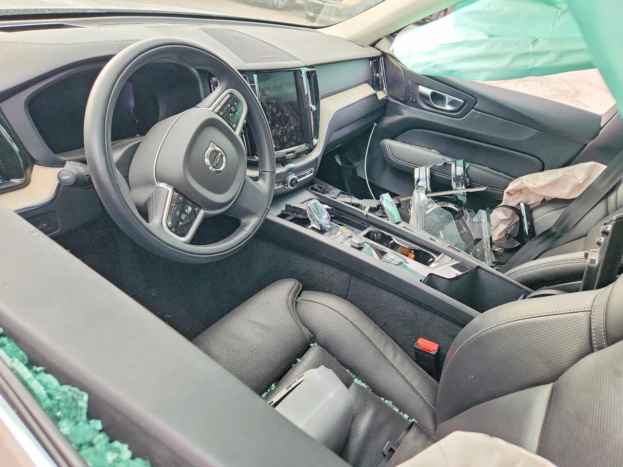 2022 VOLVO XC60