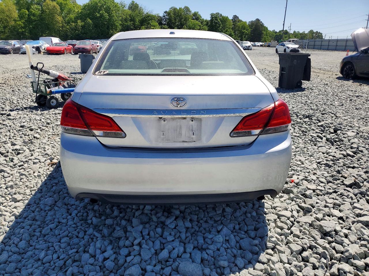 2011 TOYOTA Avalon