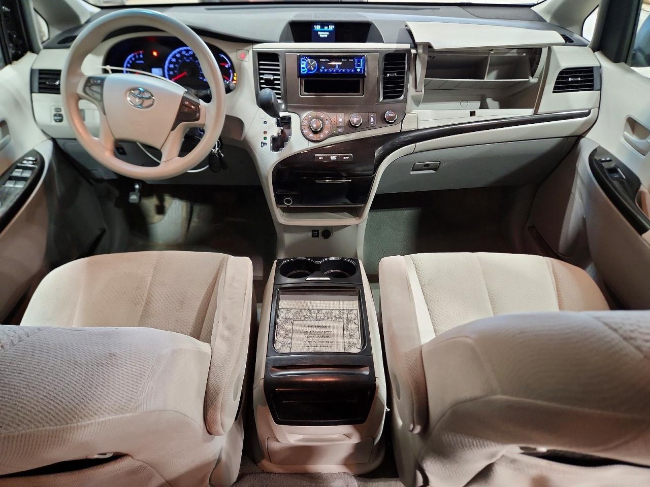 2012 TOYOTA SIENNA