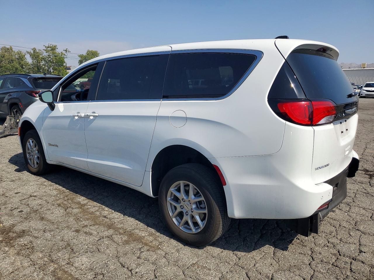 2025 CHRYSLER Voyager