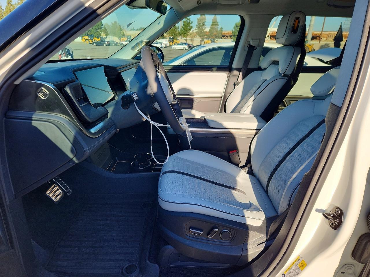 2023 RIVIAN R1s