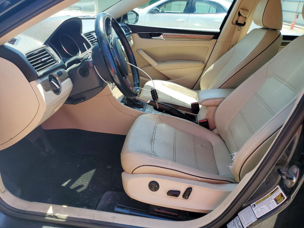 2017 VOLKSWAGEN Passat