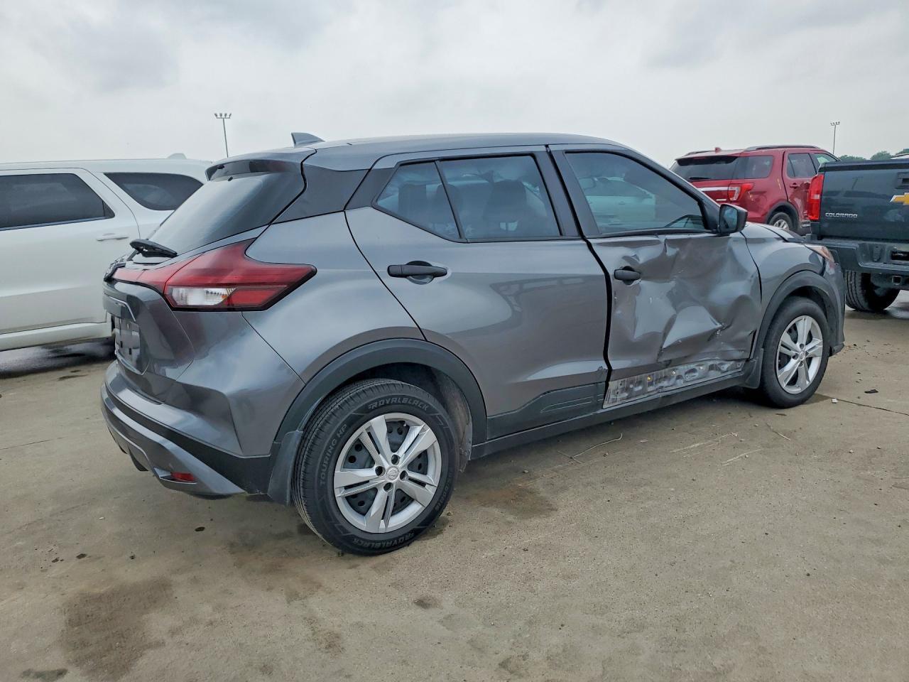 2024 NISSAN KICKS