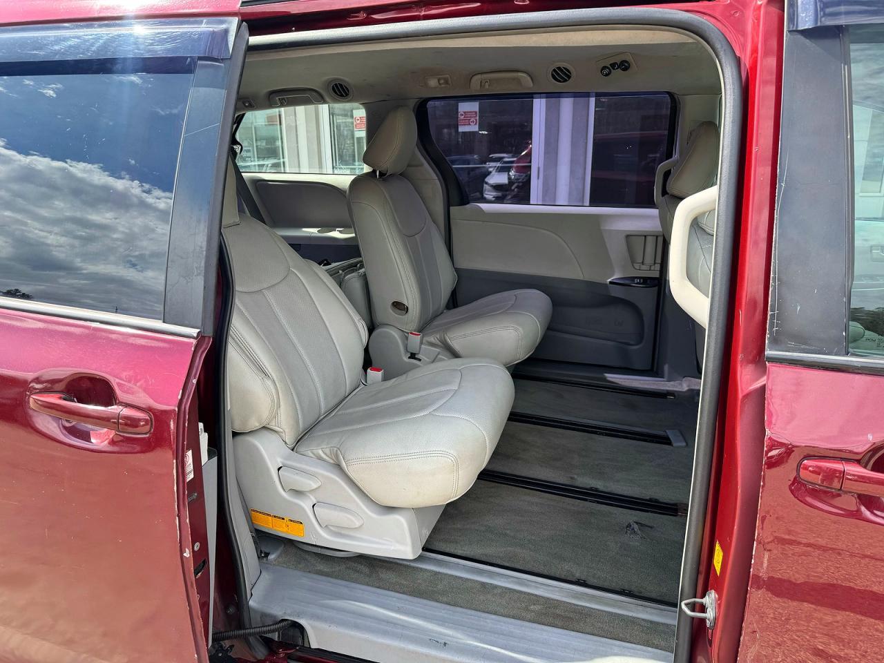 2012 TOYOTA SIENNA