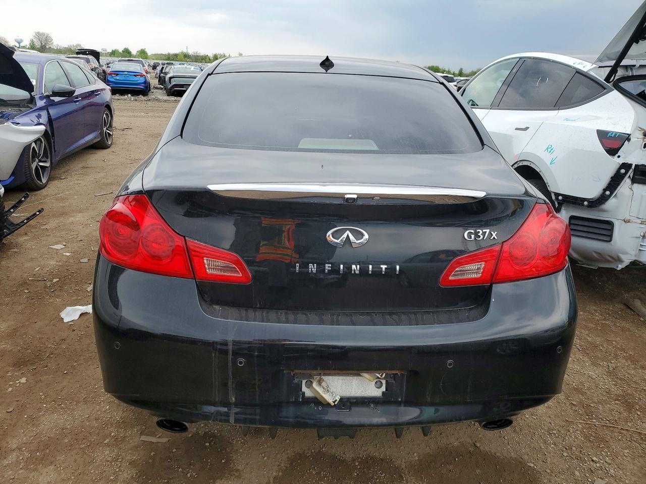 2011 INFINITI G37