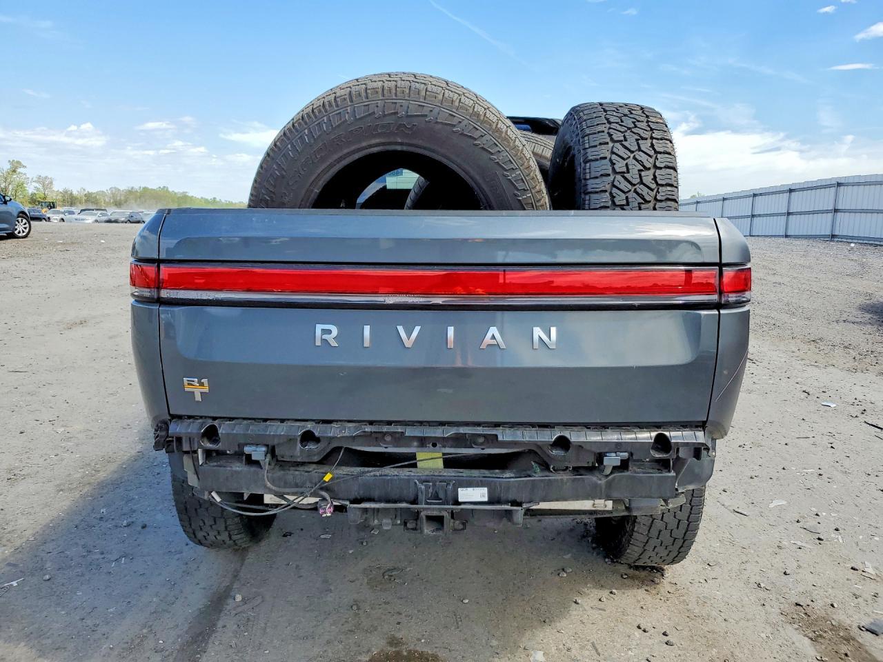 2022 RIVIAN R1t