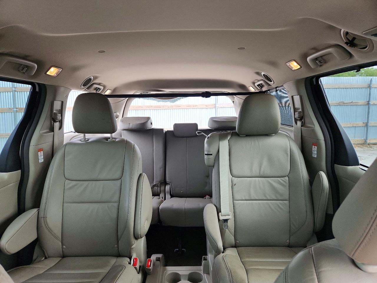 2017 TOYOTA SIENNA