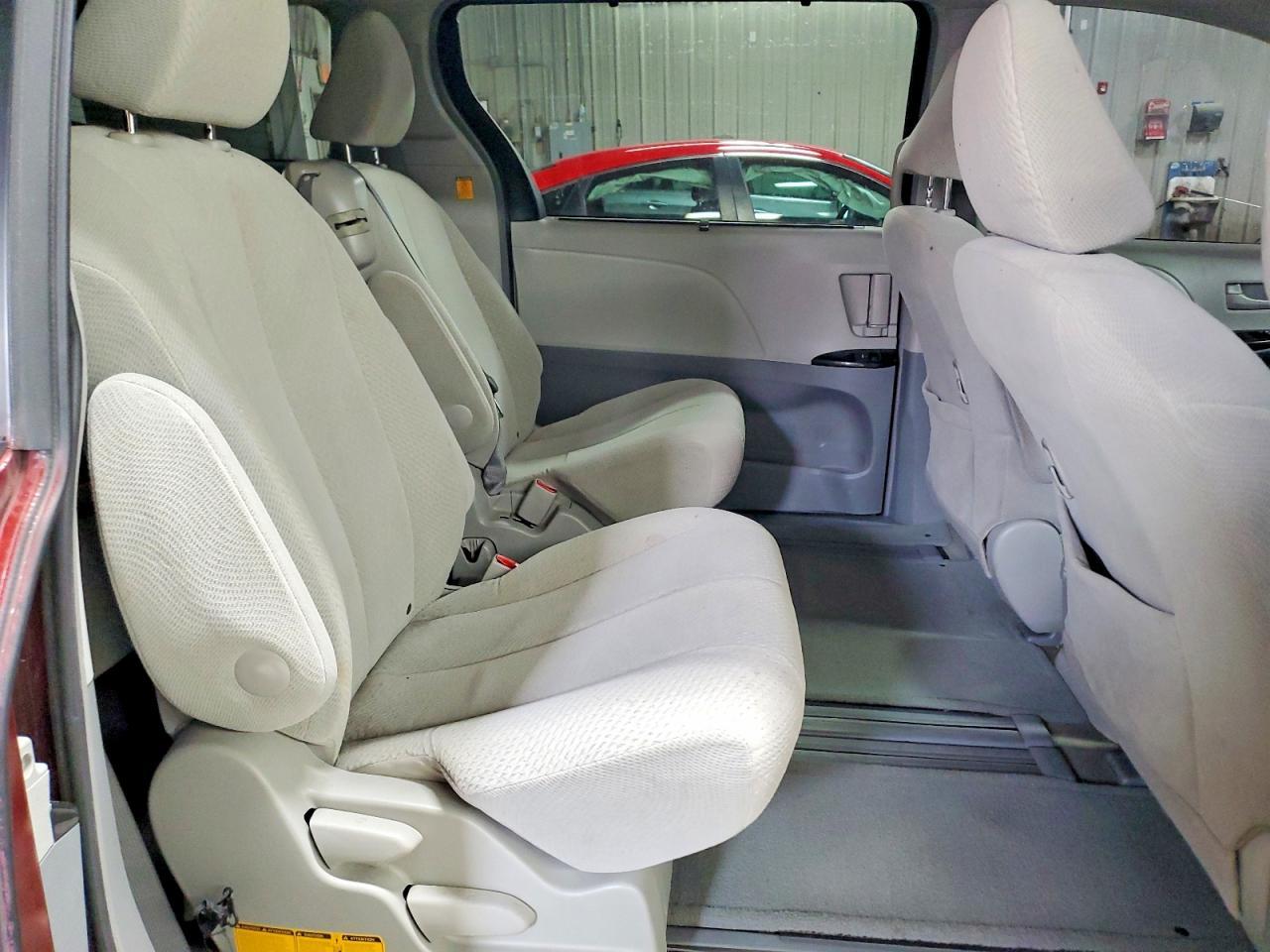 2012 TOYOTA SIENNA