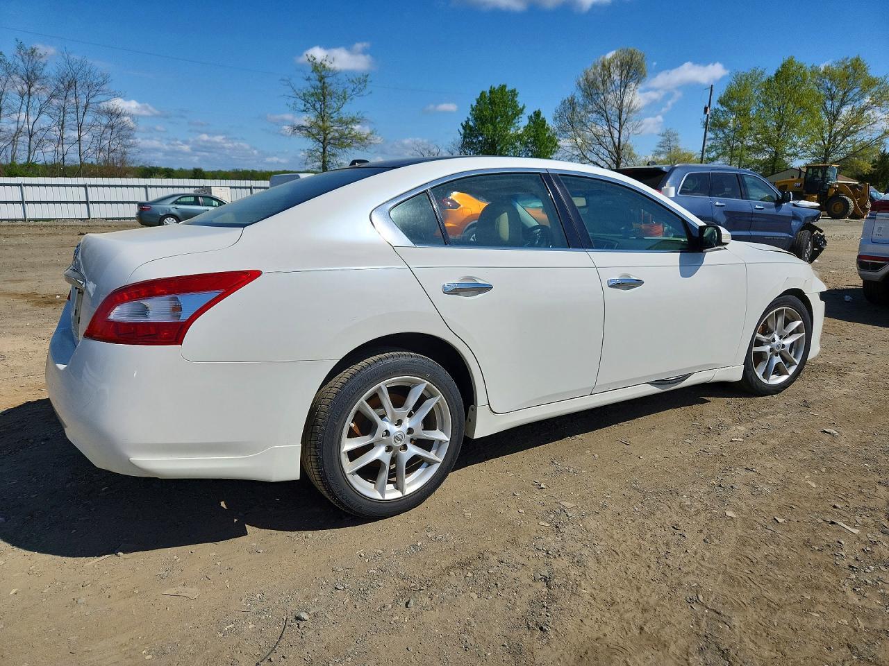 2010 NISSAN Maxima