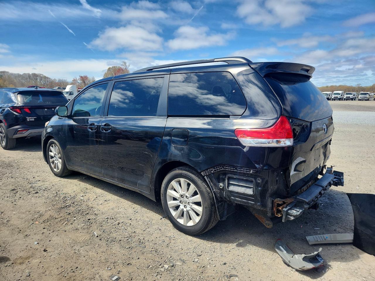 2013 TOYOTA SIENNA