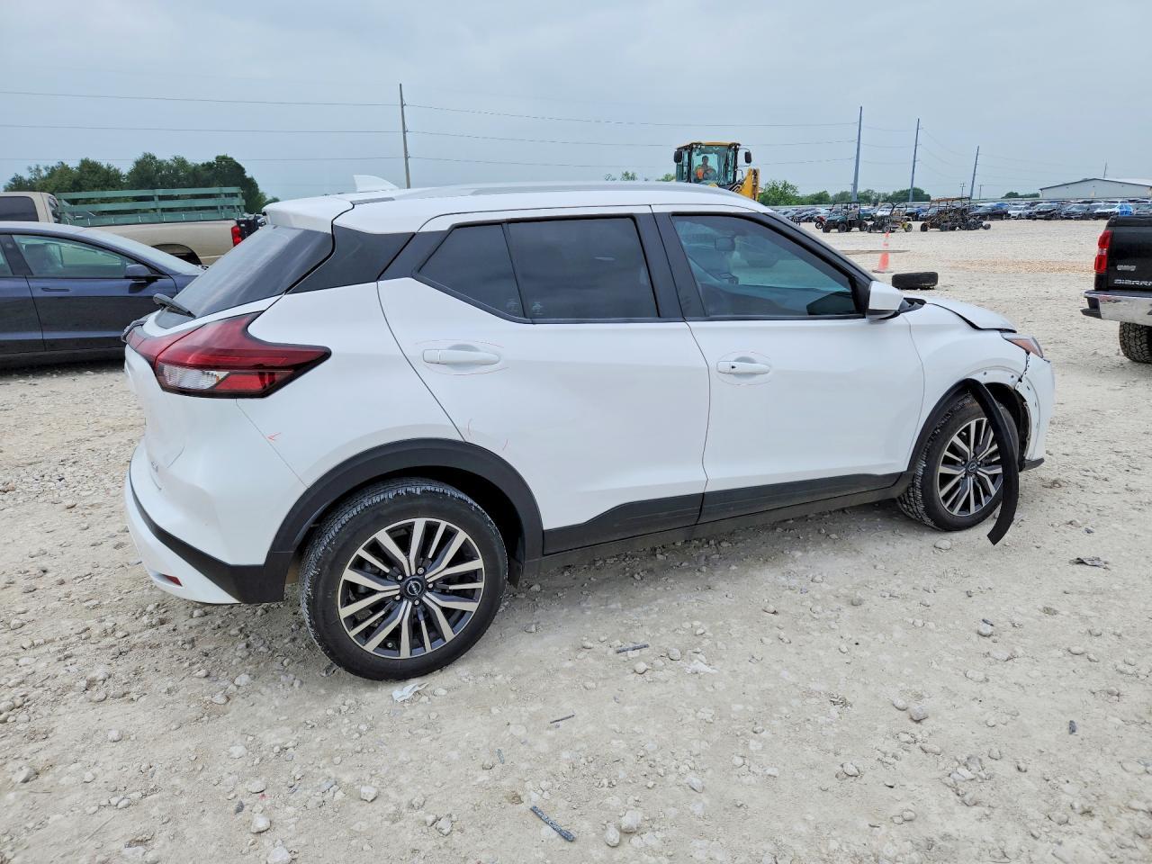 2024 NISSAN KICKS