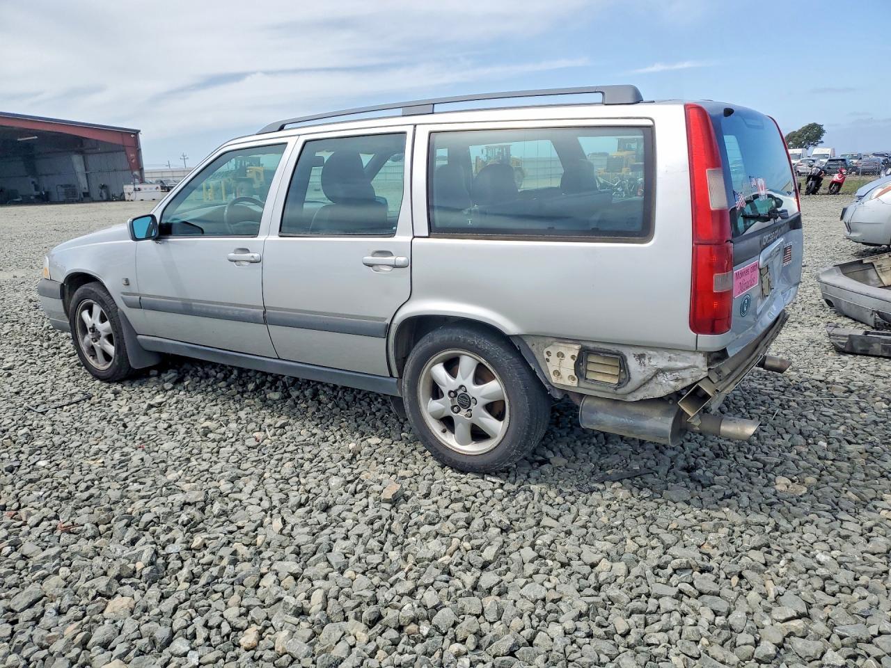 2000 VOLVO V70