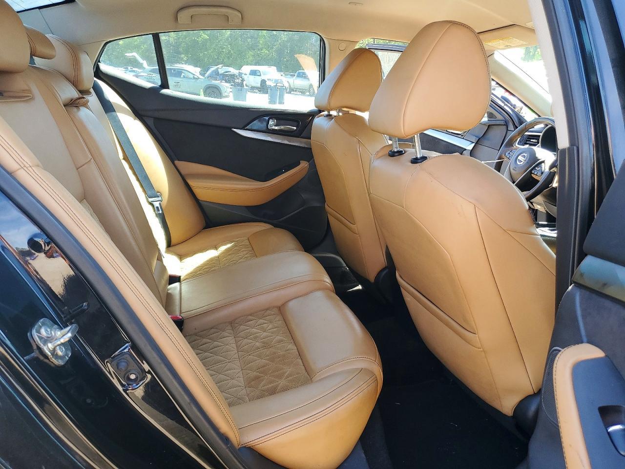 2016 NISSAN Maxima