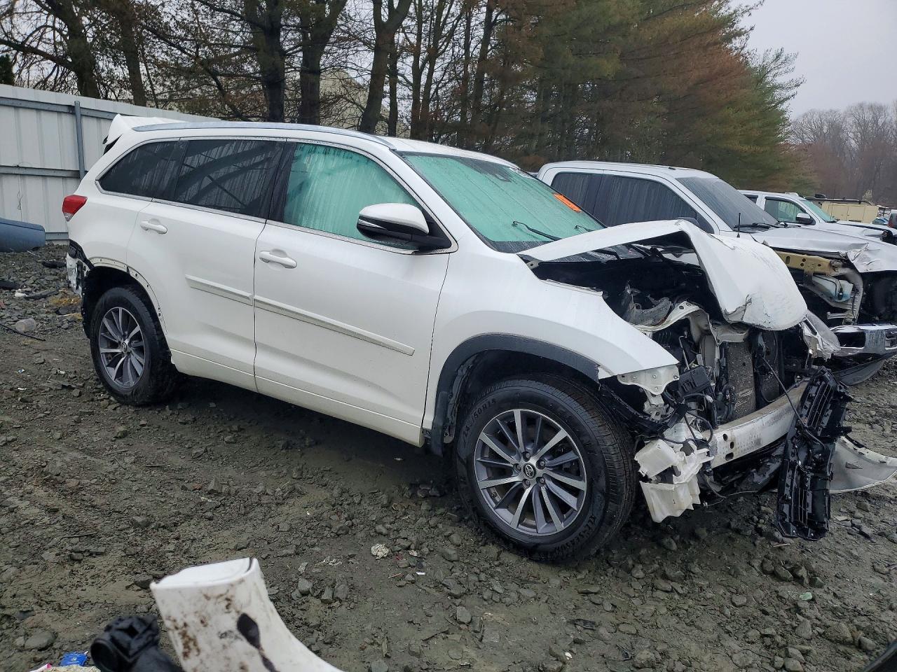 2017 TOYOTA HIGHLANDER