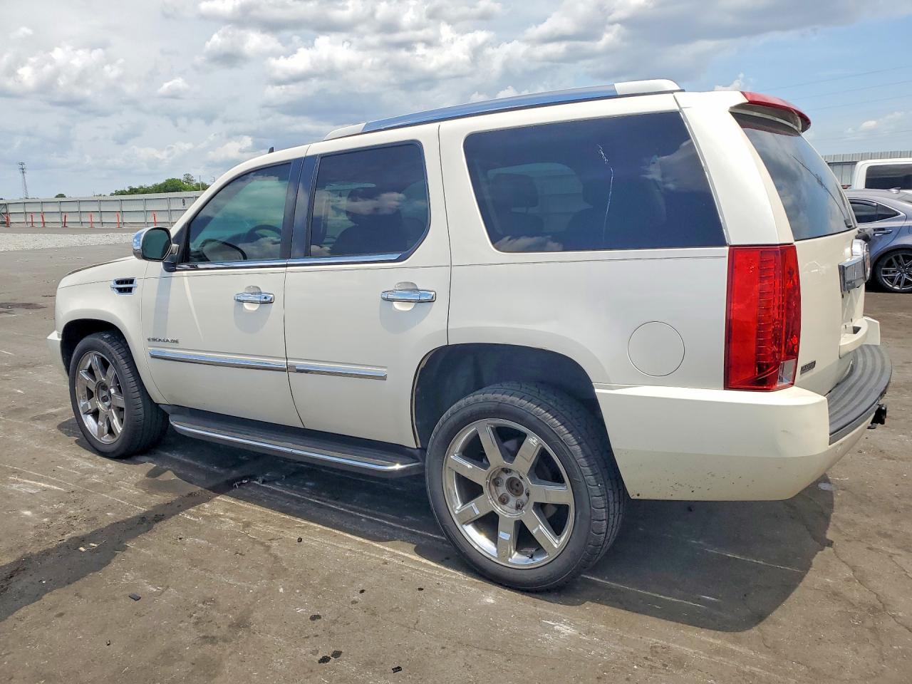 2010 CADILLAC ESCALADE