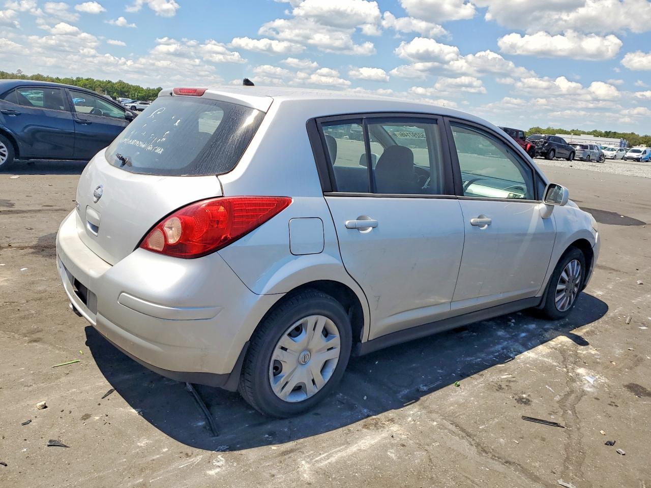 2010 NISSAN VERSA
