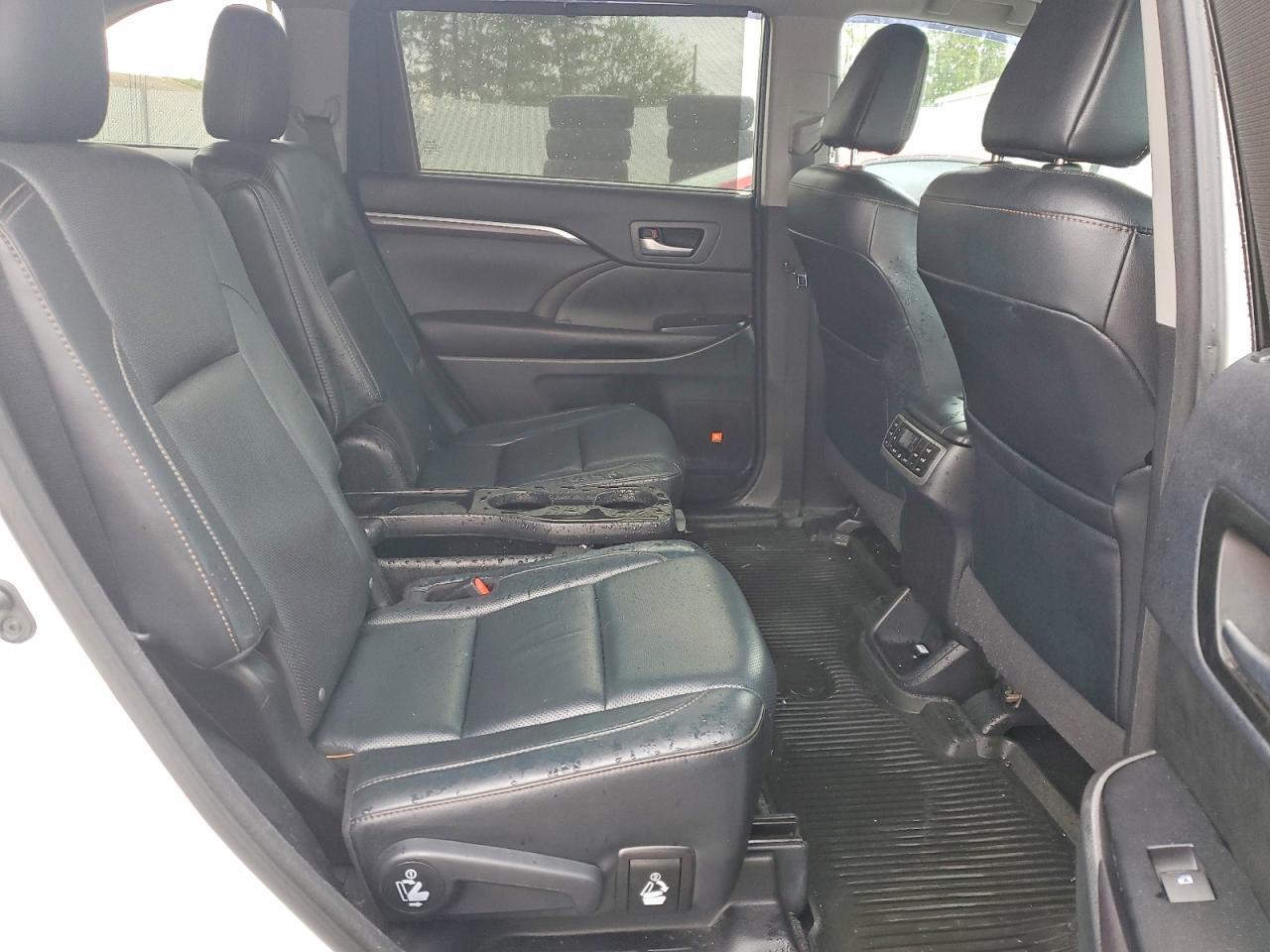 2016 TOYOTA HIGHLANDER