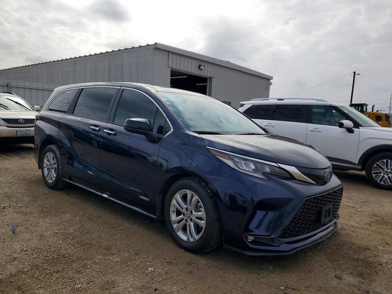 2021 TOYOTA SIENNA