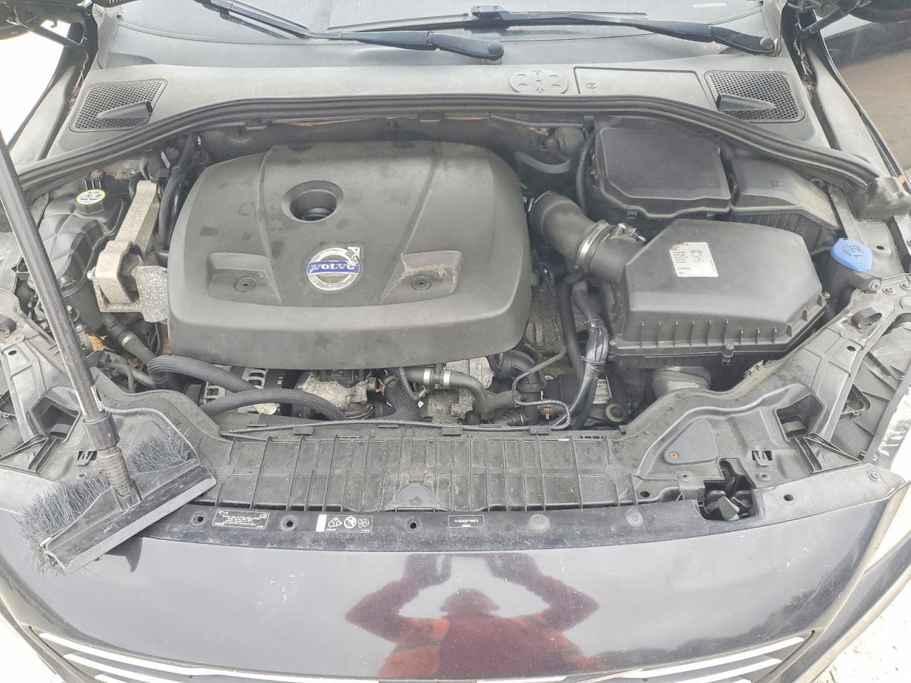 2015 VOLVO V60