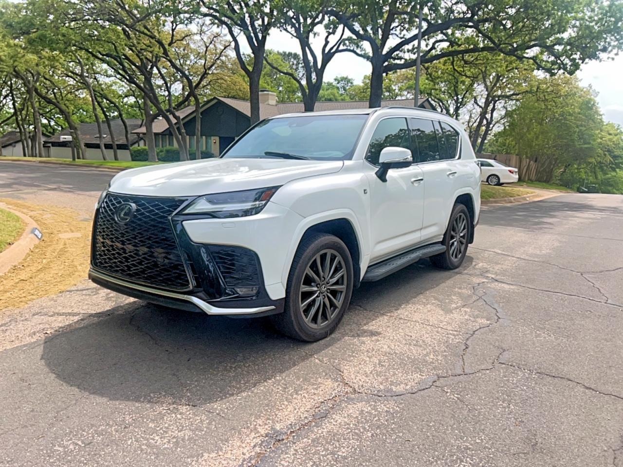 2024 LEXUS LX 600