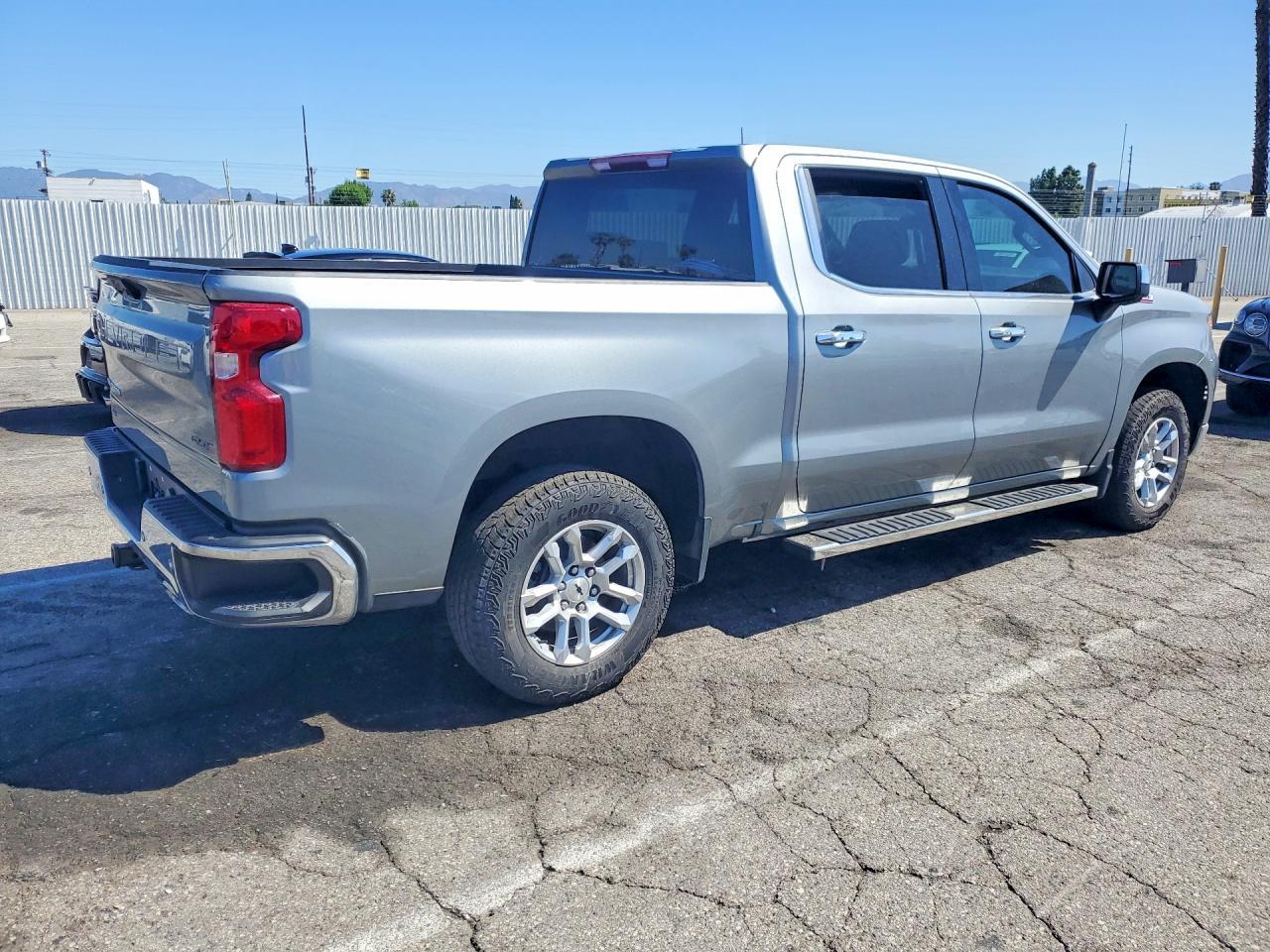 2025 CHEVROLET Silverado