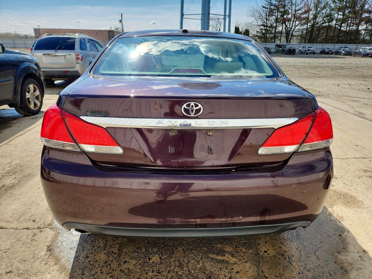 2011 TOYOTA Avalon