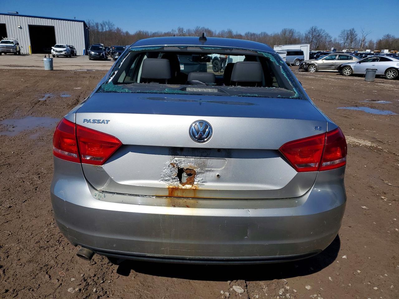 2014 VOLKSWAGEN Passat