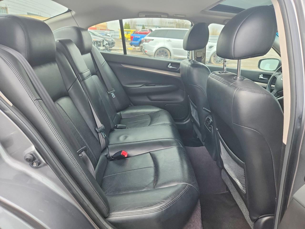 2011 INFINITI G37